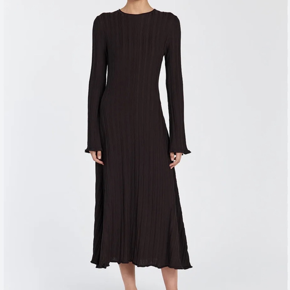 DISSH Black Long-Sleeve Pleated Midi Dress